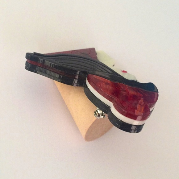 ๐50% OFF/3+...Young Lady in Red Toque and Scarf Brooch - Picture 6 of 10